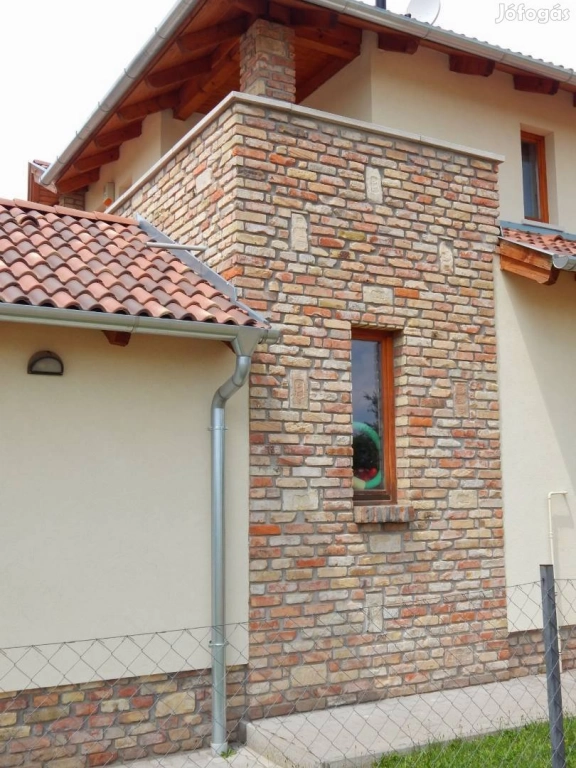 Szeletelt tégla külső