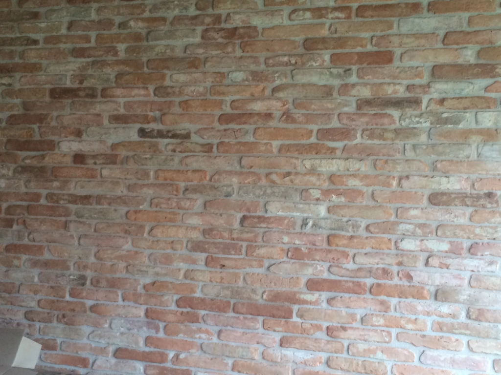 Szeletelt tégla külső