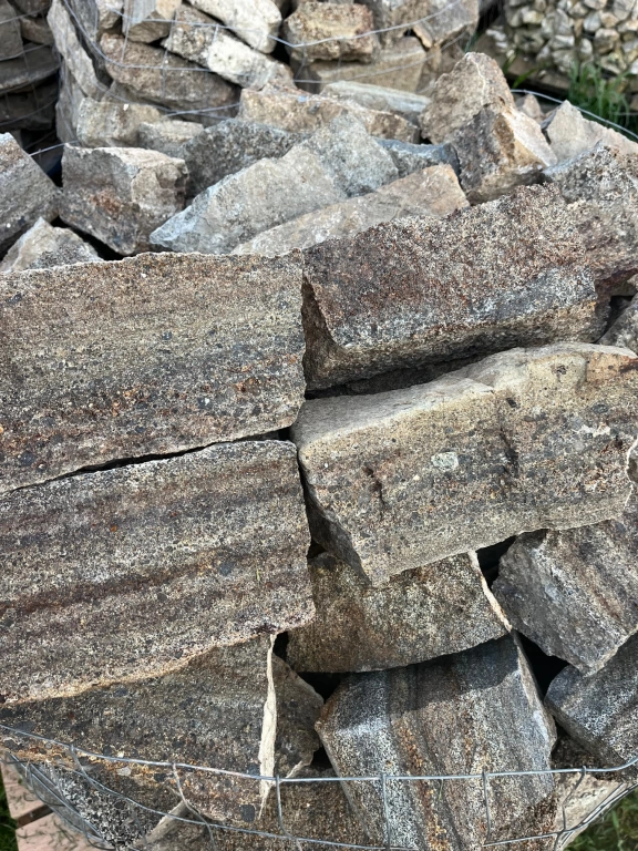 Tihanyi roppantott mediterrán kő