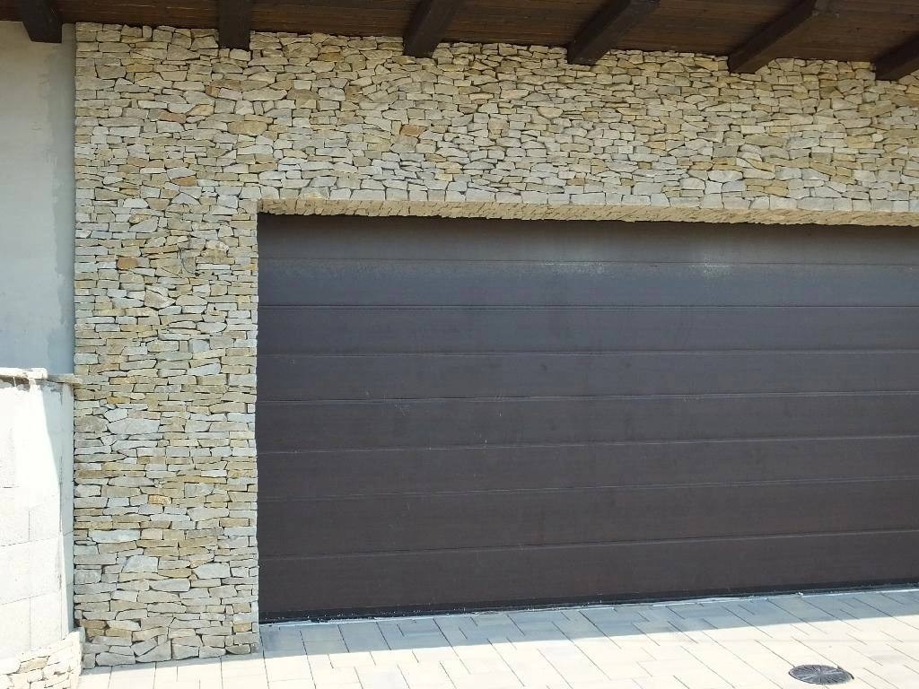 Karmacsi kő szürke fűrészelt mediterrán