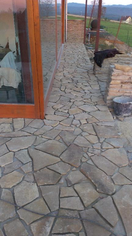 Keszthelyi hasított homokkő (sima)