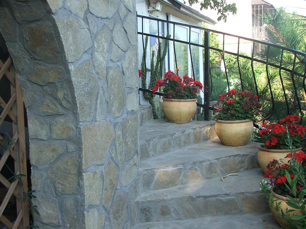 Keszthelyi hasított homokkő (sima)