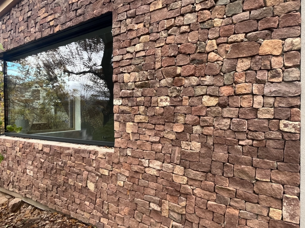 Balatoni vörös, roppantott vágott mediterrán kő