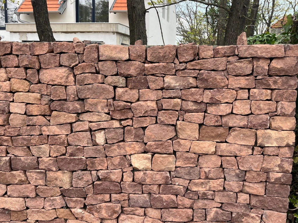 Balatoni vörös, roppantott vágott mediterrán kő