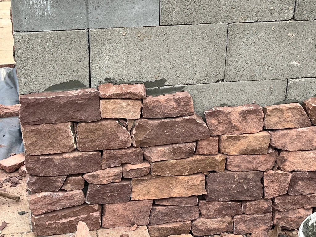 Balatoni vörös, roppantott vágott mediterrán kő