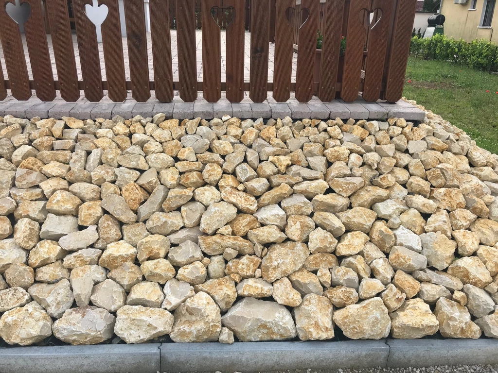 Aranyokker gabion kő