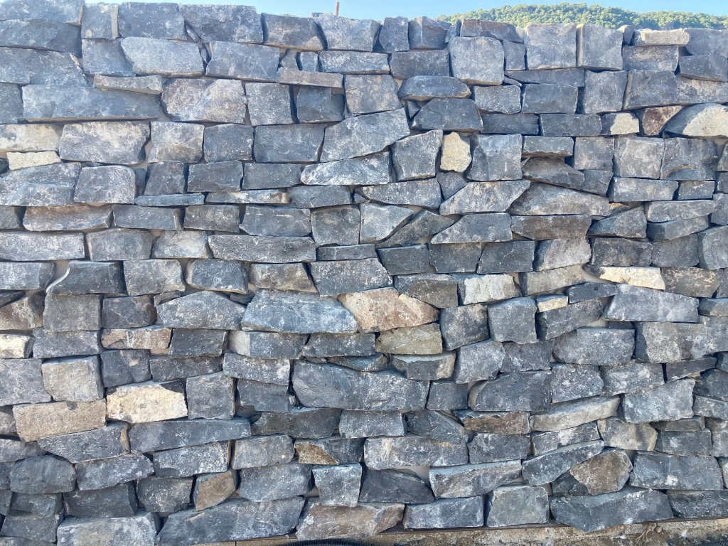 Bazalt roppantott vágott mediterrán kő