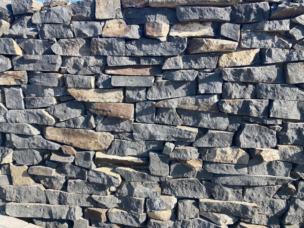 Bazalt roppantott vágott mediterrán kő