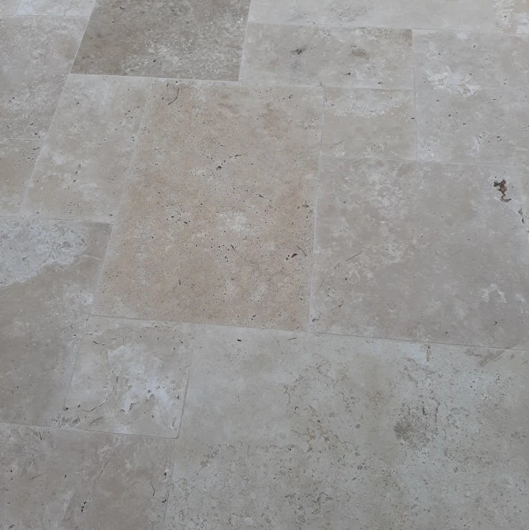 Traventin mészkő burkolat