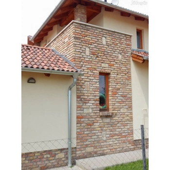 Szeletelt tégla külső