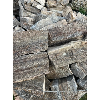 Tihanyi roppantott mediterrán kő