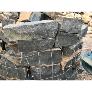 Bazalt roppantott falazó kő 