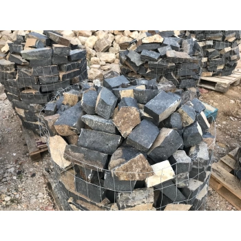 Bazalt roppantott falazó kő 