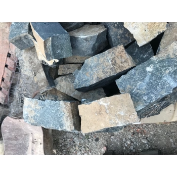 Bazalt roppantott falazó kő 