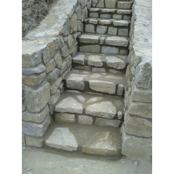 Támfal és építő kő