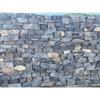 Bazalt roppantott vágott mediterrán kő