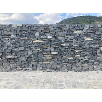 Bazalt roppantott vágott mediterrán kő