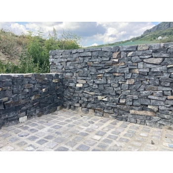 Bazalt roppantott vágott mediterrán kő