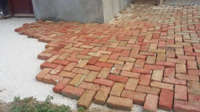 Bontott tégla kis méretű