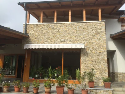 Karmacsi kő szürke fűrészelt mediterrán