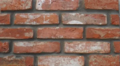 Szeletelt tégla külső