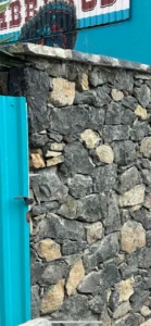 Bazalt roppantott falazó kő